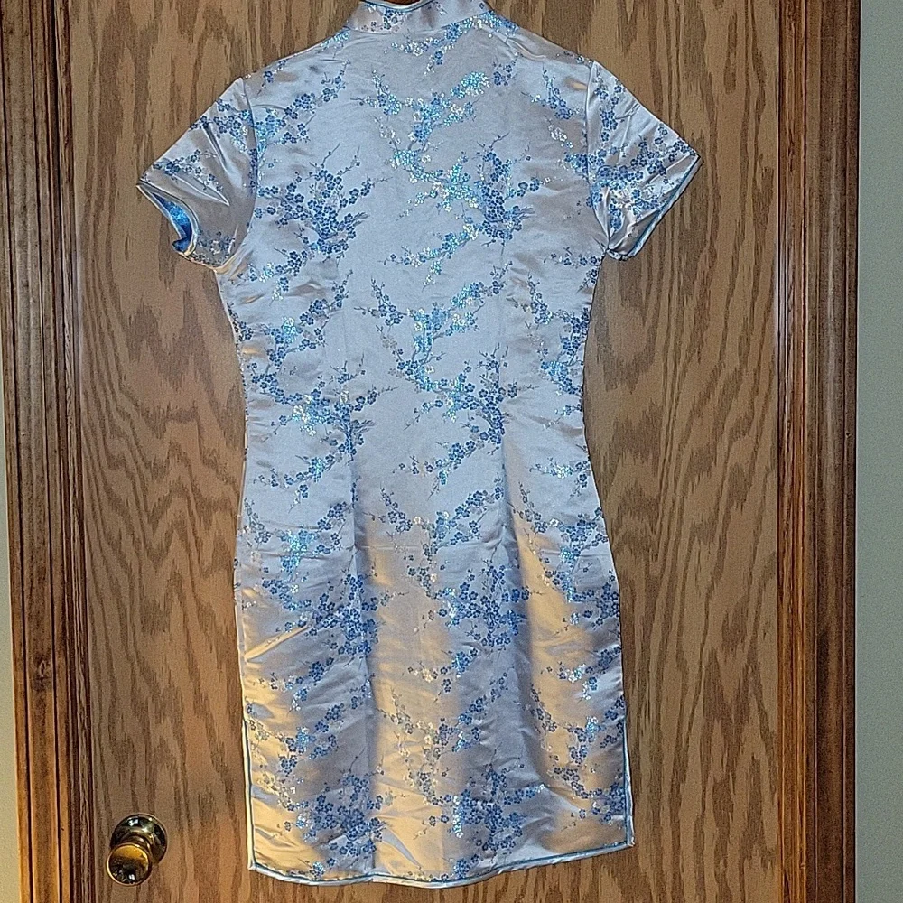 Elegant Blue Floral Cheongsam Dress - Picture 3 of 5